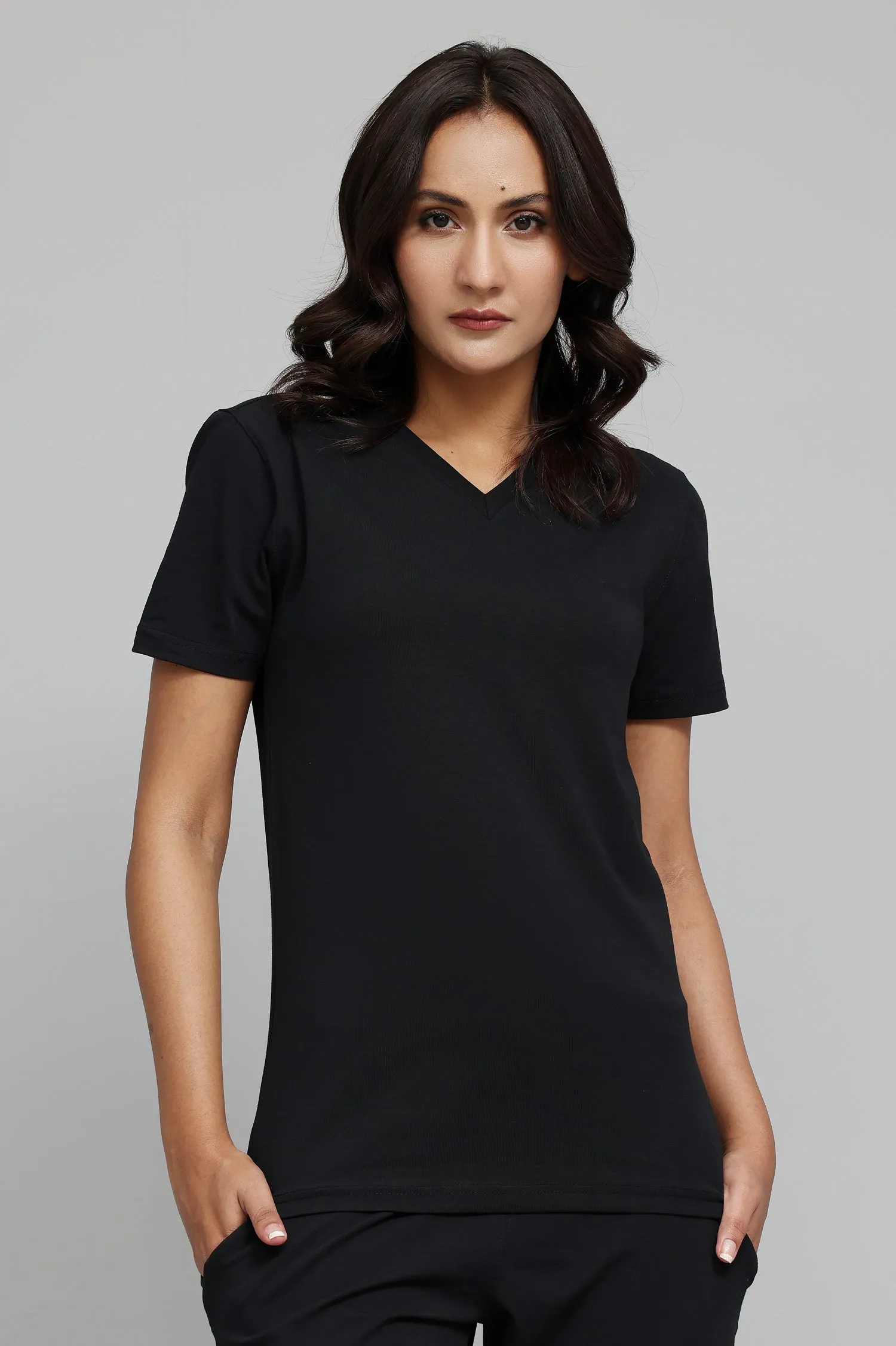 CLASSIC V-NECK TEE-BLACK